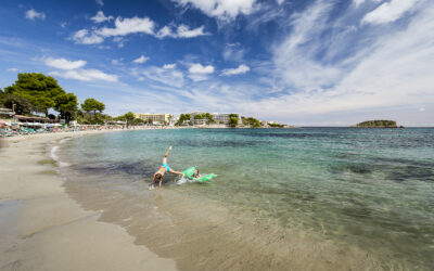 “Santa Eulària: The paradise of family tourism presents its guide to sea activities.”